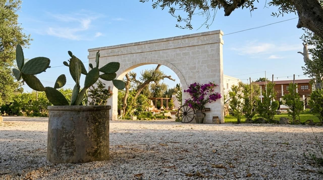 La tenuta Li Canali Reali tra gli ulivi del Salento
