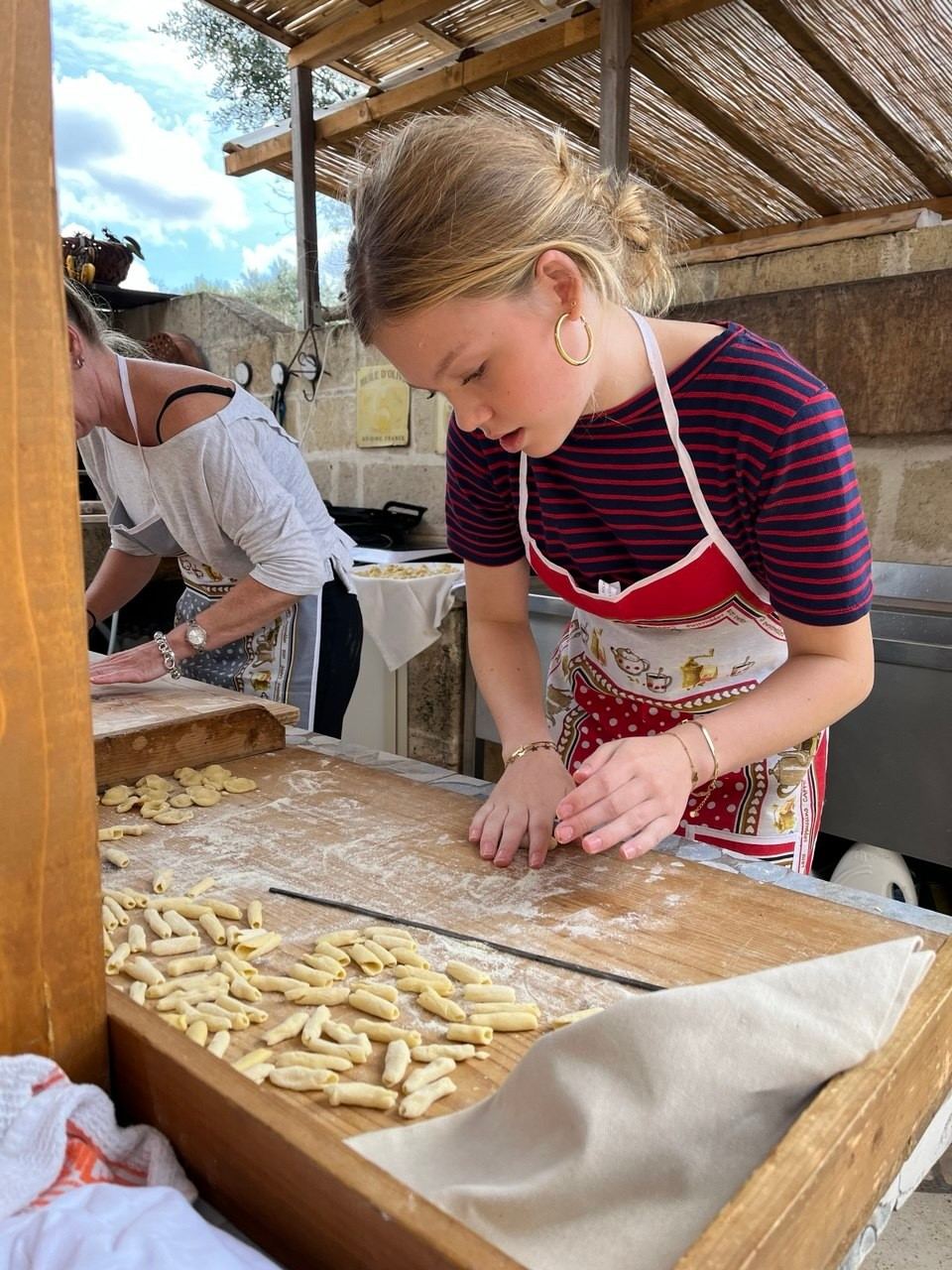 Si impasta, si assaggia, si mangia insieme.