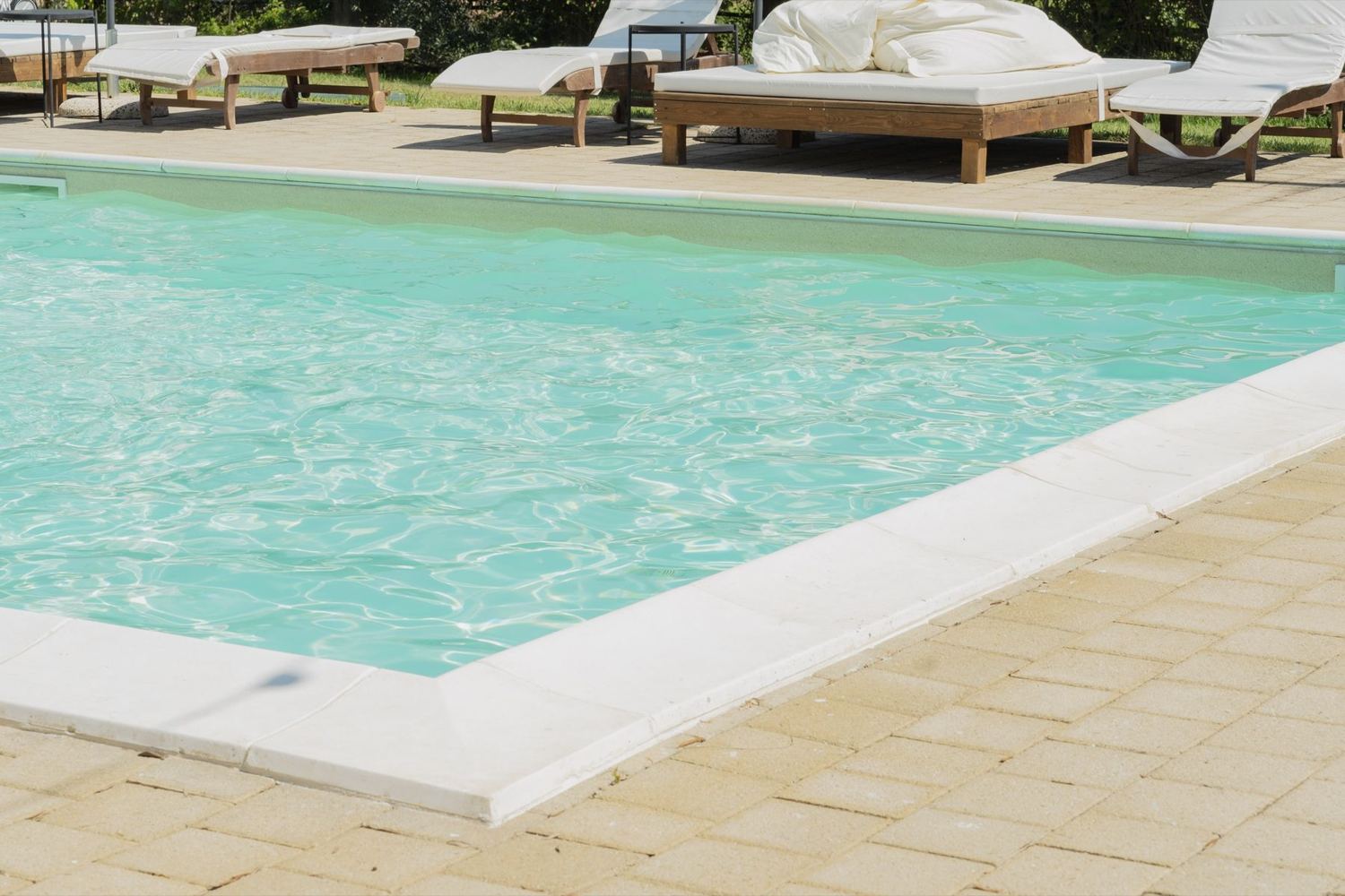Piscina e solarium